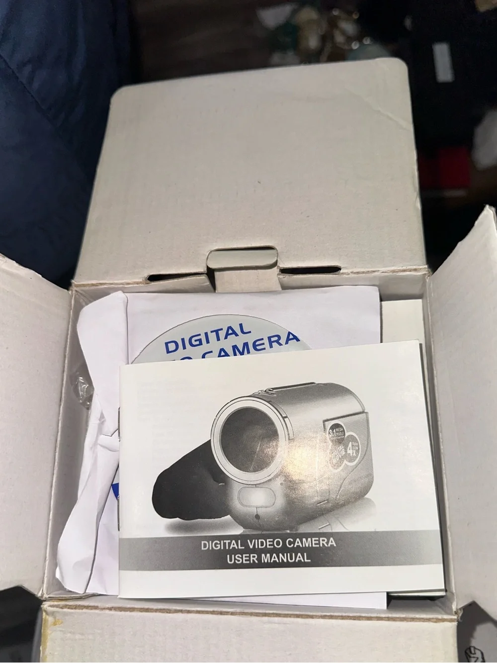 2000s 3.1MP Digital Video Camera 4x Zoom Camcorder